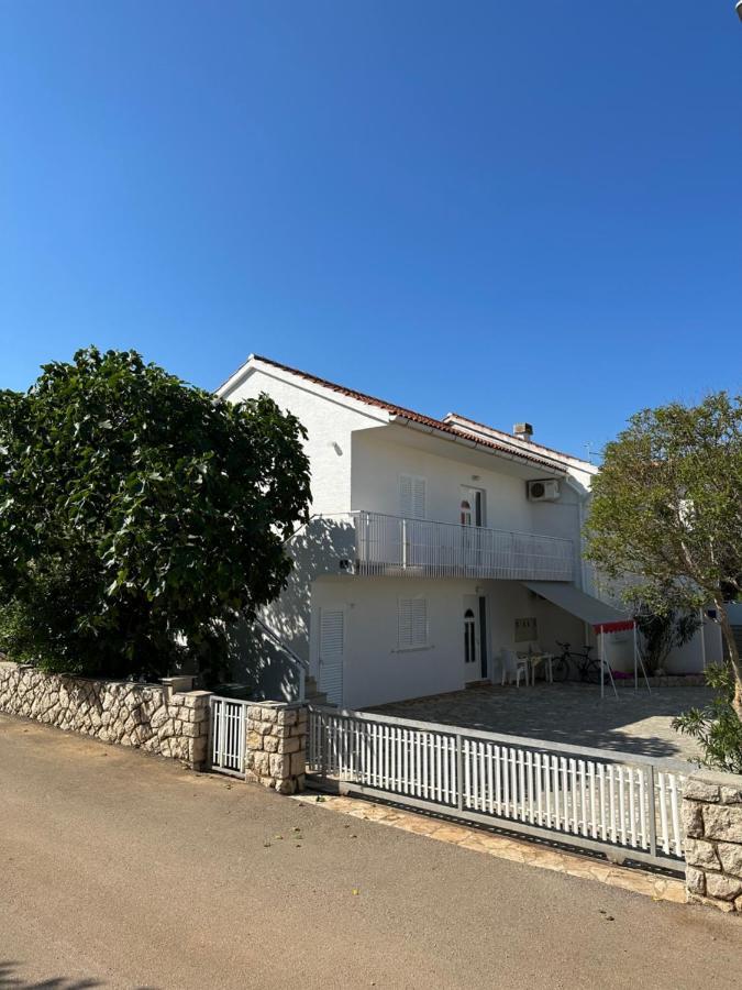 Apartmani Marko Novalja Exterior photo