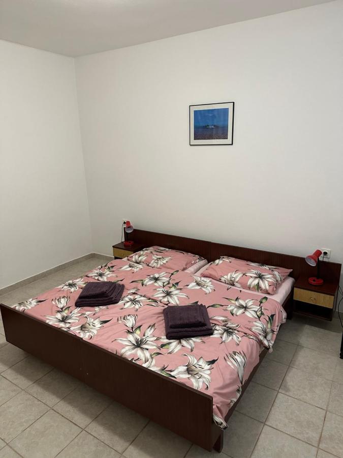 Apartmani Marko Novalja Exterior photo