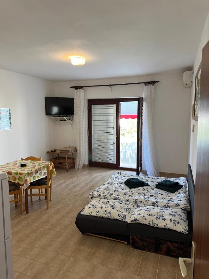 Apartmani Marko Novalja Exterior photo