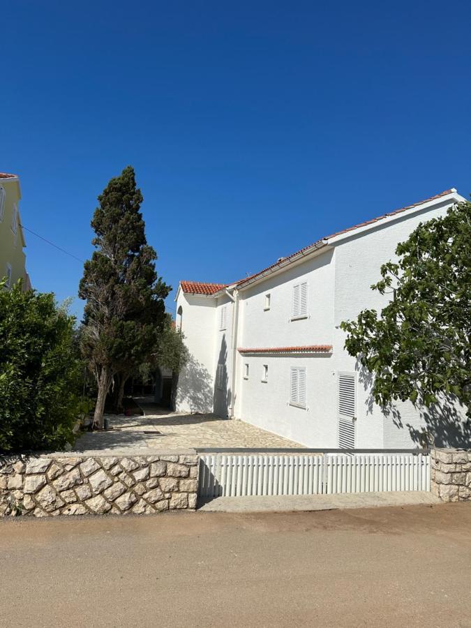 Apartmani Marko Novalja Exterior photo