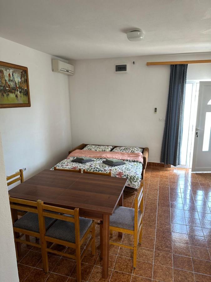 Apartmani Marko Novalja Exterior photo