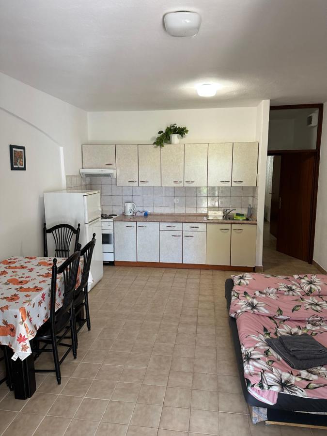 Apartmani Marko Novalja Exterior photo