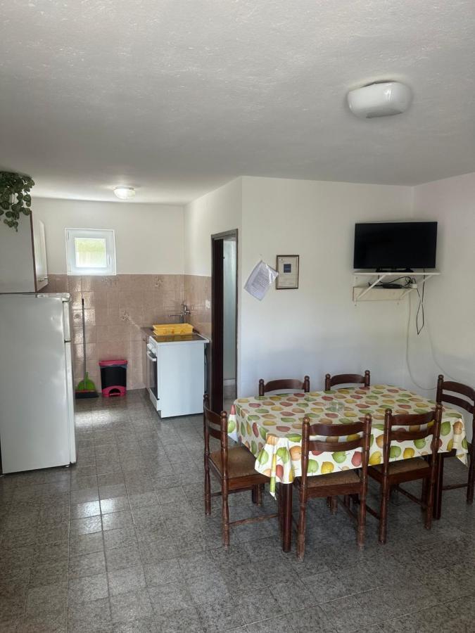 Apartmani Marko Novalja Exterior photo