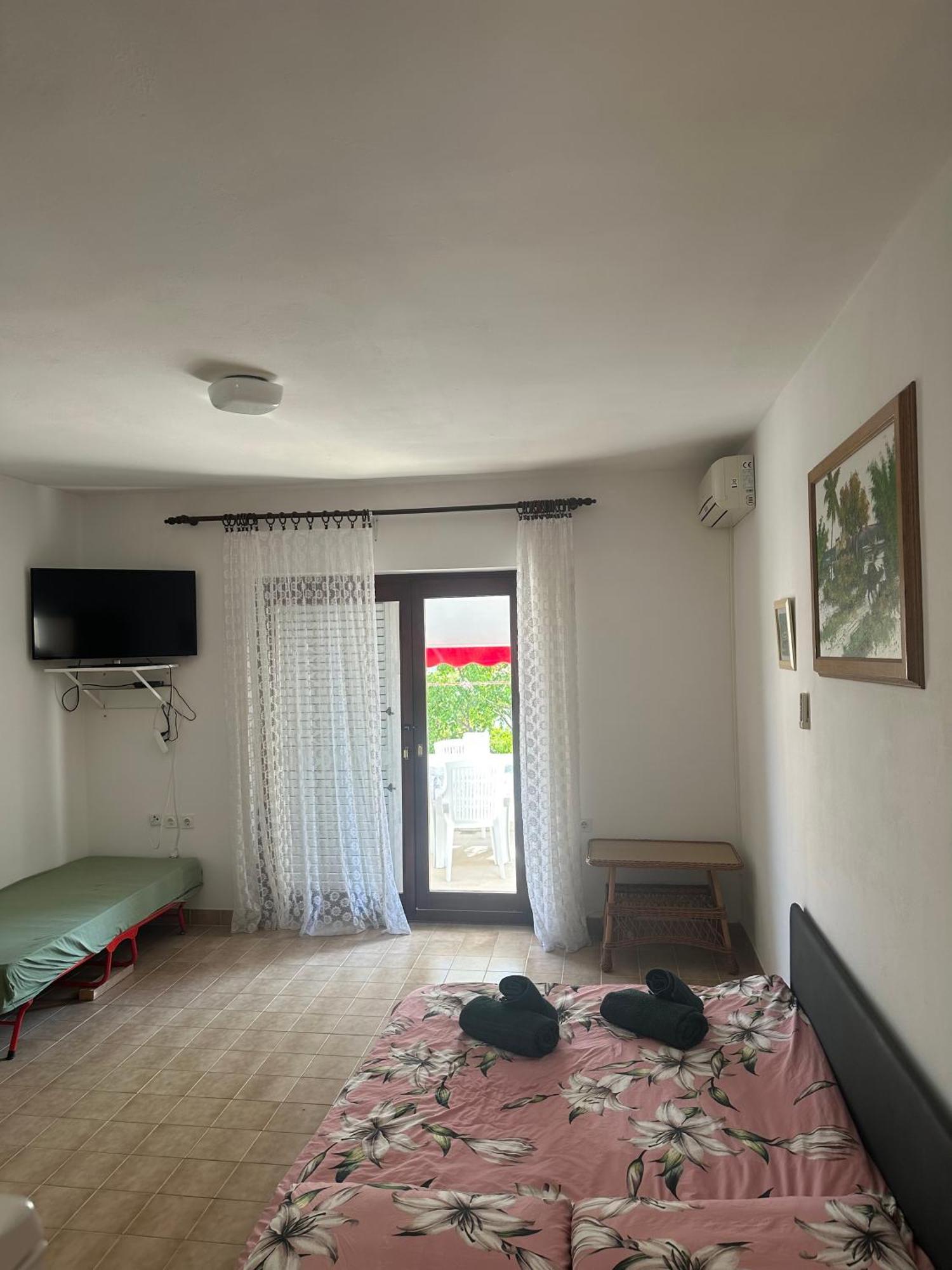 Apartmani Marko Novalja Exterior photo